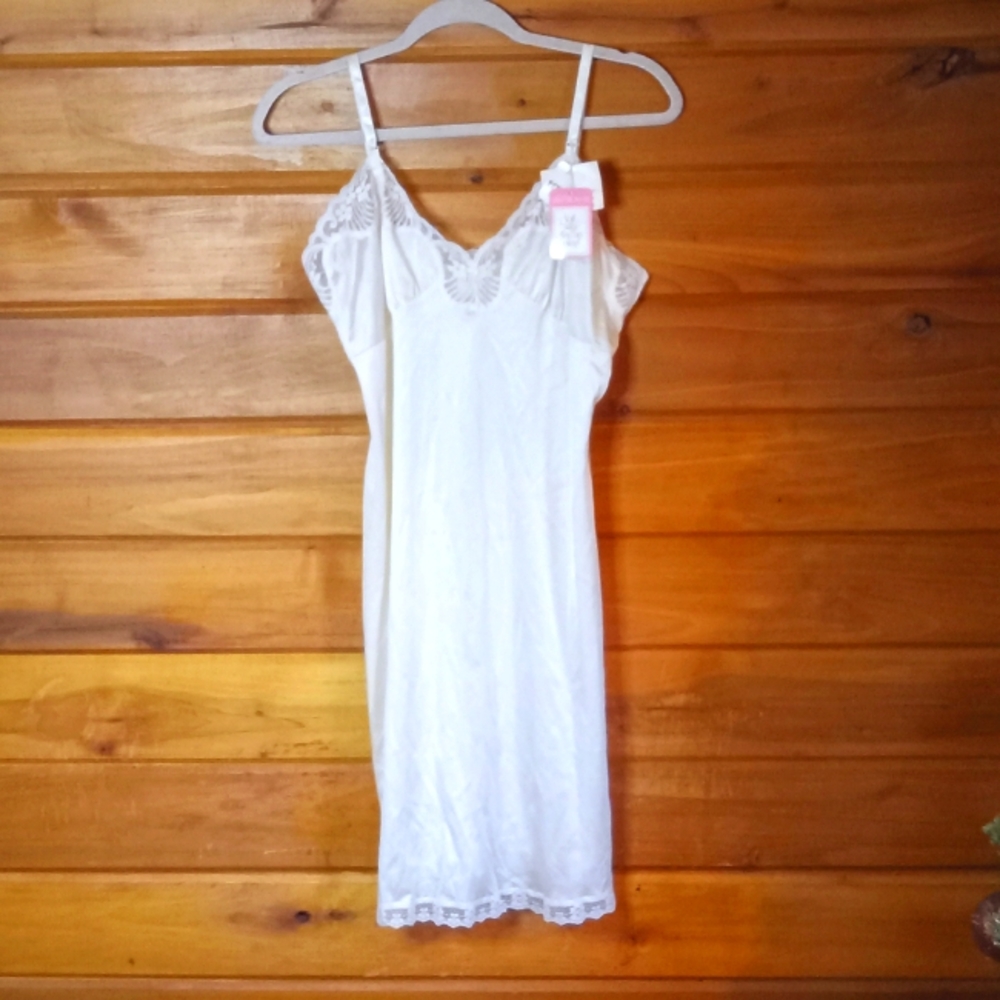 NWT Antron lll Nylon Full Slip By Dupont Size 12 Petite Beige VTG New Old Stock